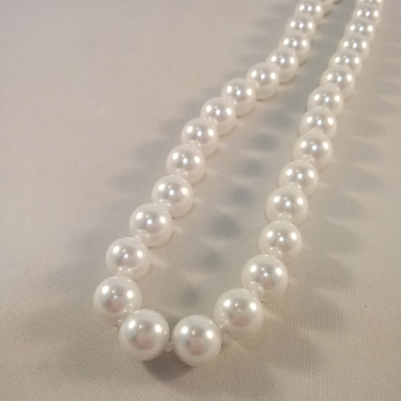 Natural 8mm AAA+ White Akoya Shell Pearl Necklace 18" Yellow Gold Plated Women's - Picture 3 of 3